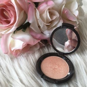 Becca Champagne POP Highlighter